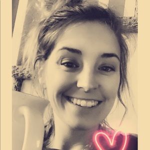 Meet your Posher, Holly